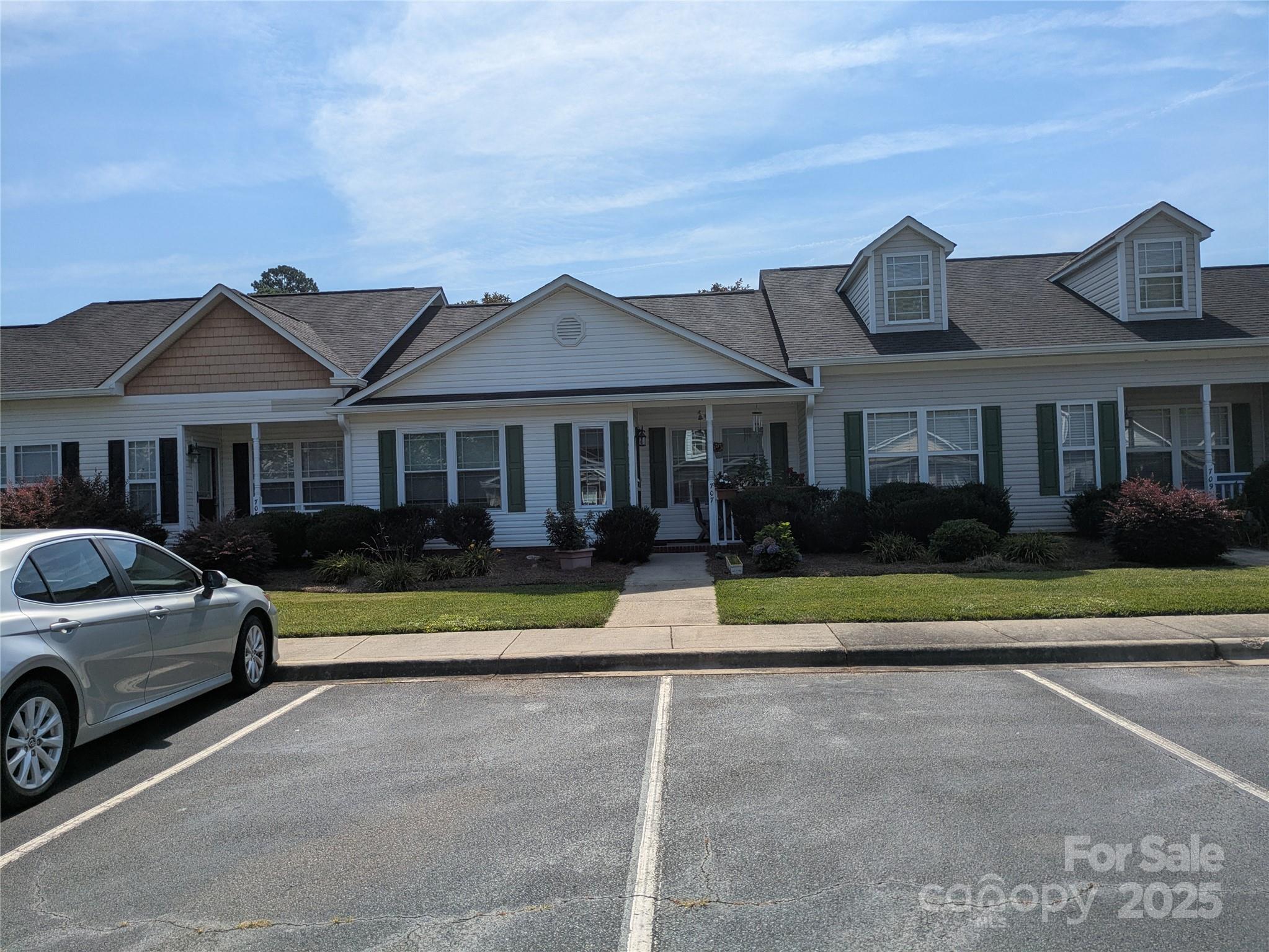 Property Photo: 707 Dalebrook Lane SC 29730