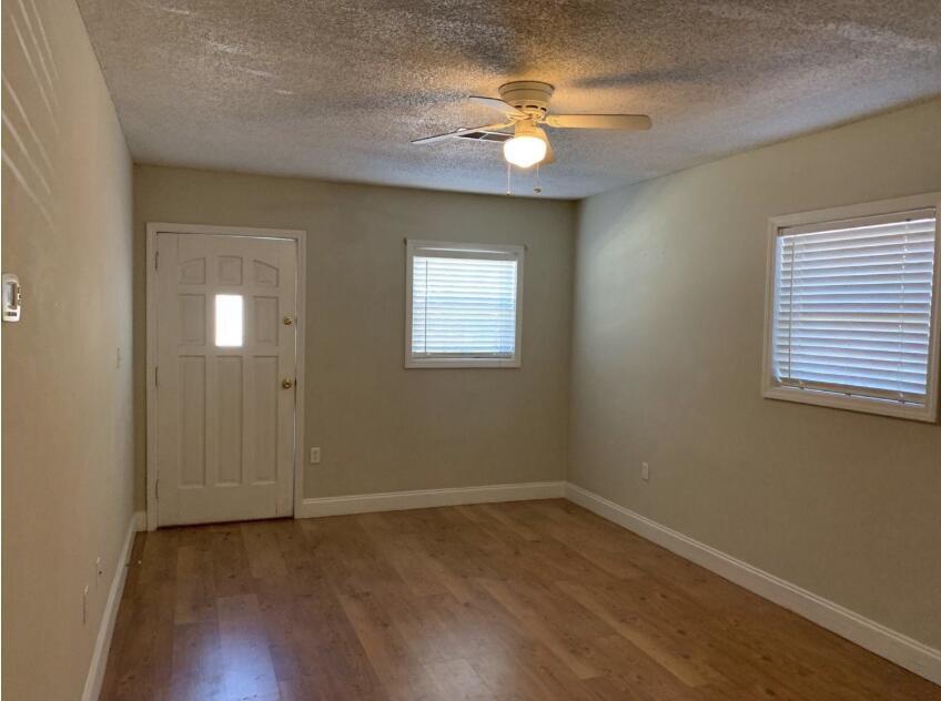Property Photo:  921 Simmons Avenue # B A &Amp B  SC 29483 