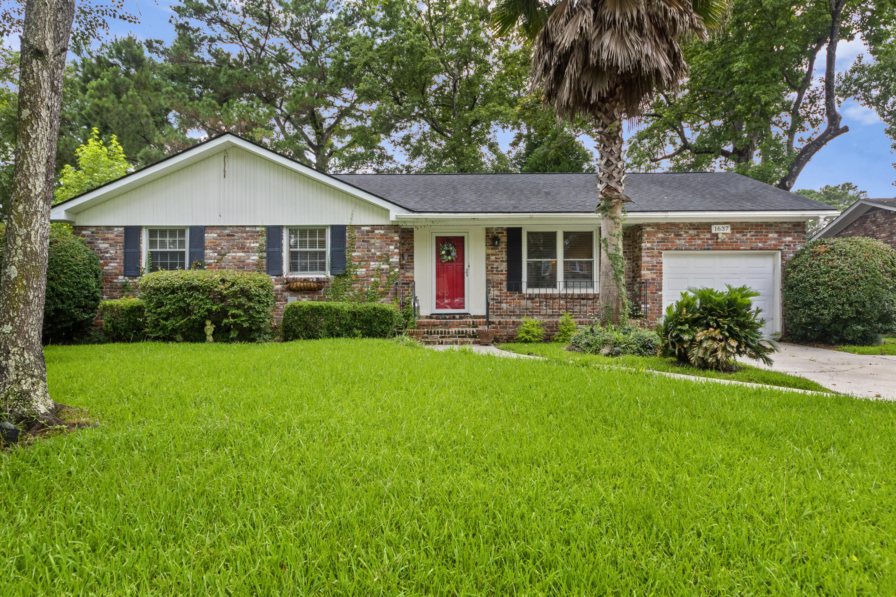 1637 Falmouth Street  Charleston SC 29407 photo