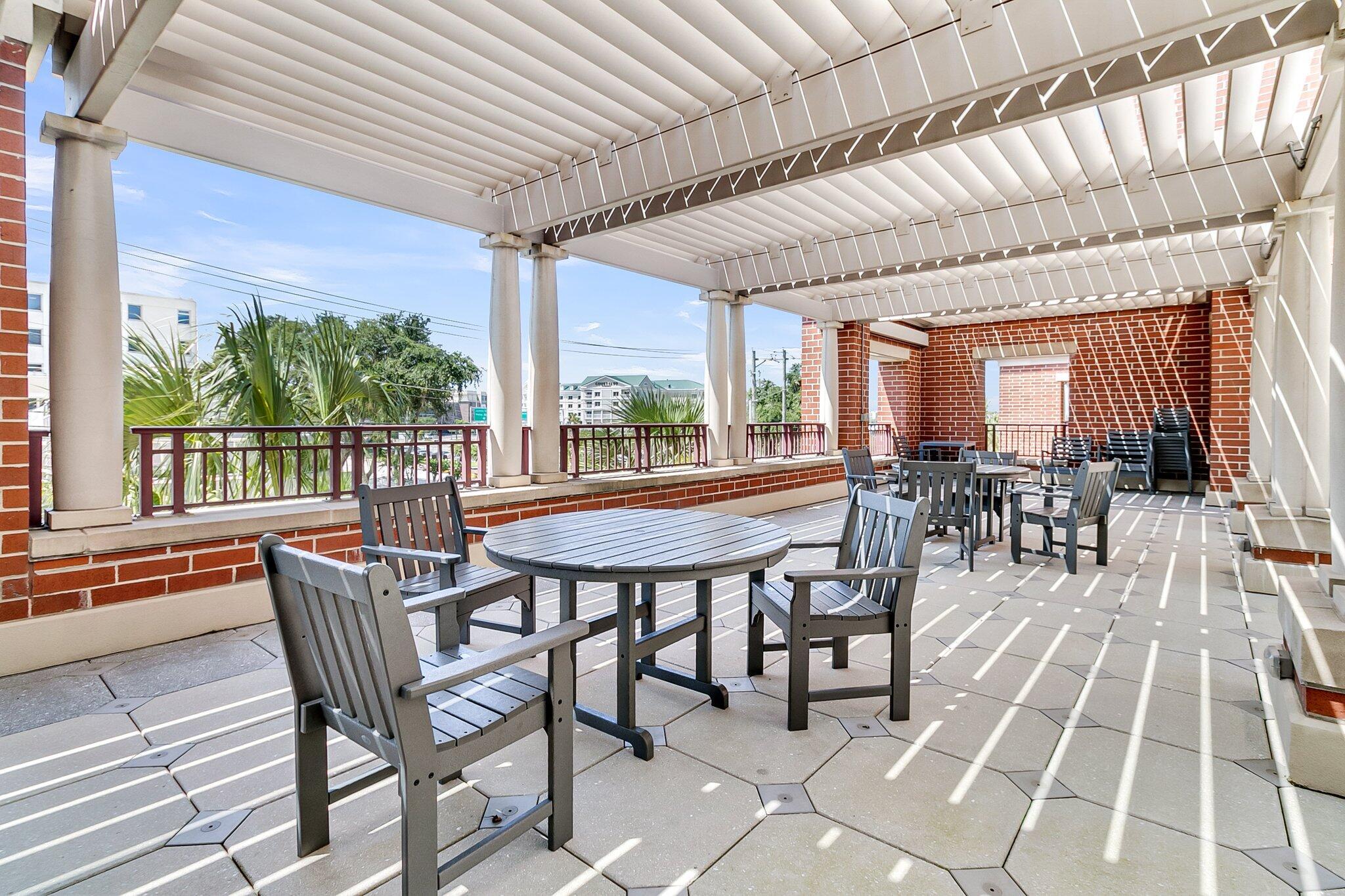 Property Photo: 150 Bee Street # 415 SC 29401