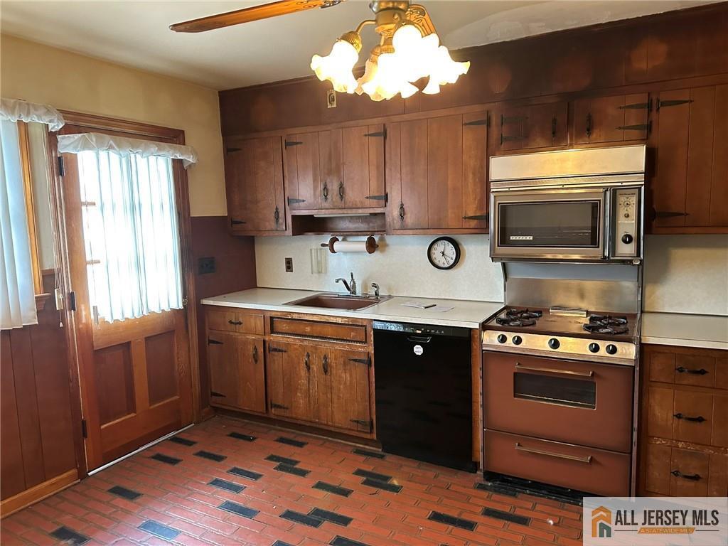 Property Photo:  124 Dunbar Avenue  NJ 08863 