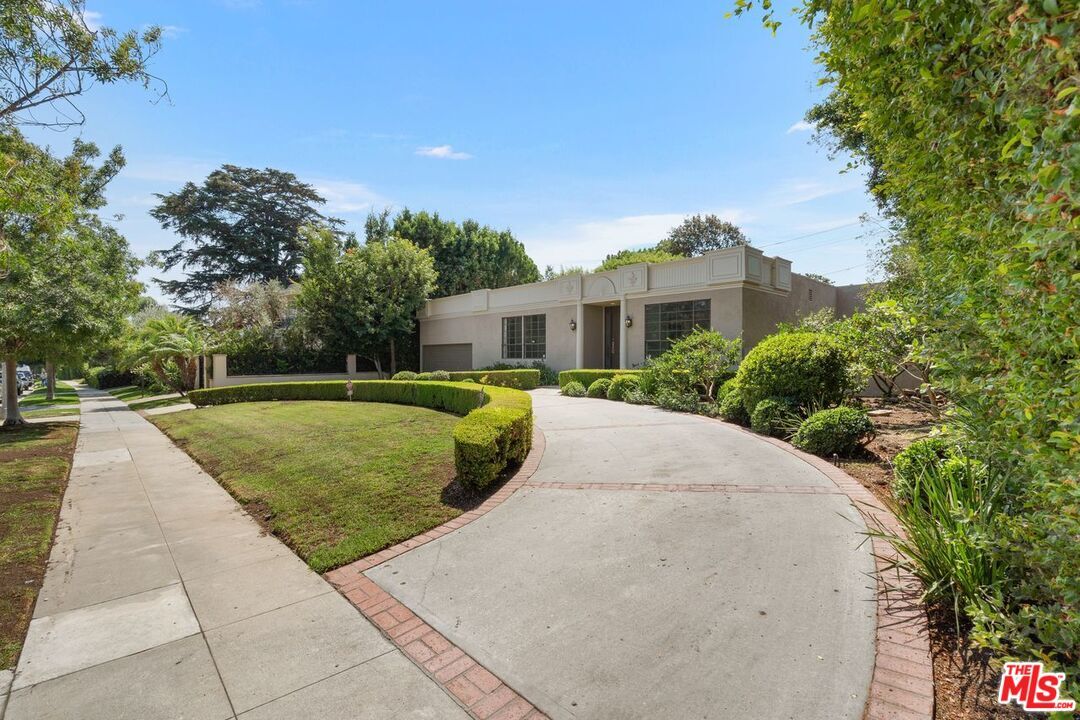 Property Photo:  519 N Rexford Dr  CA 90210 