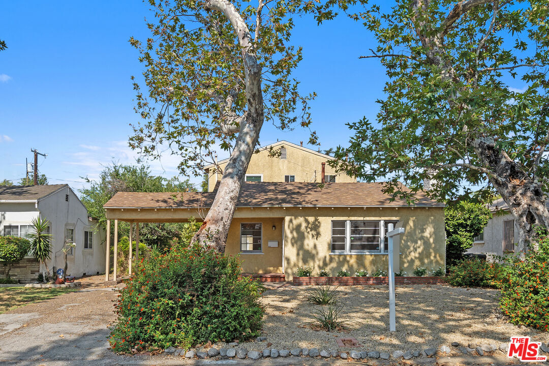 Property Photo: 6117 Simpson Ave CA 91606