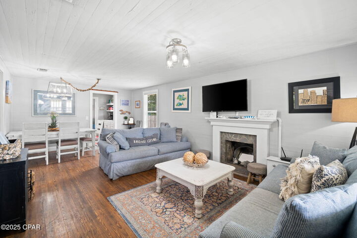 Property Photo: 805 Long FL 32456