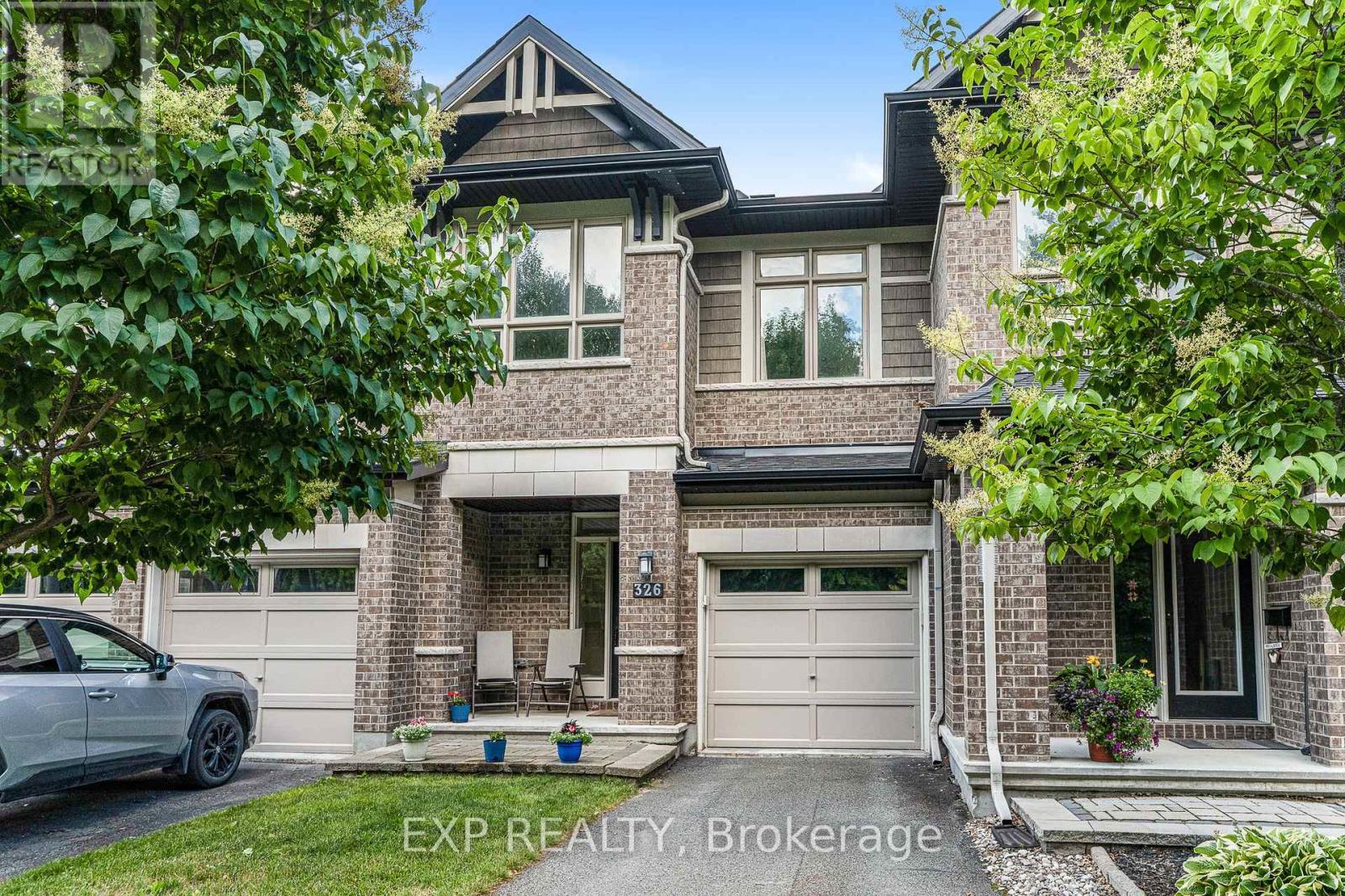 Property Photo: 326 Trailsedge Way ON K1W 0G6