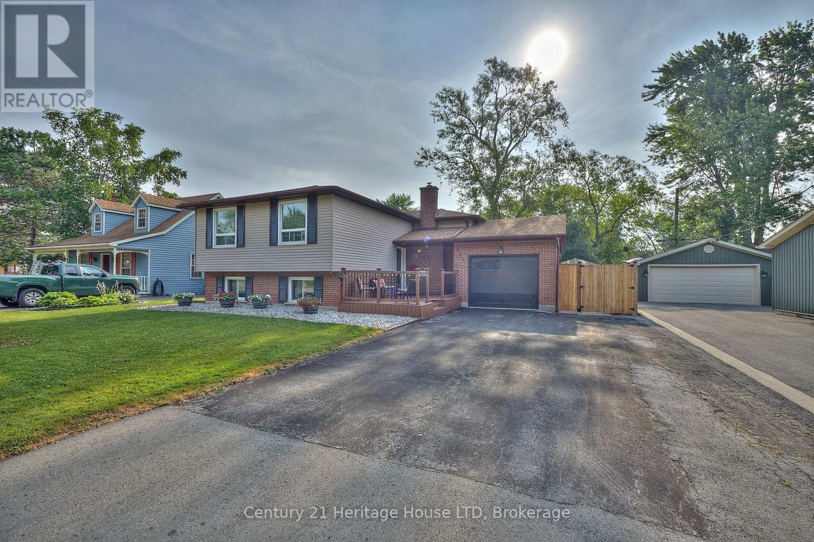 Property Photo: 564 Lakeside Road ON L2A 4Y1