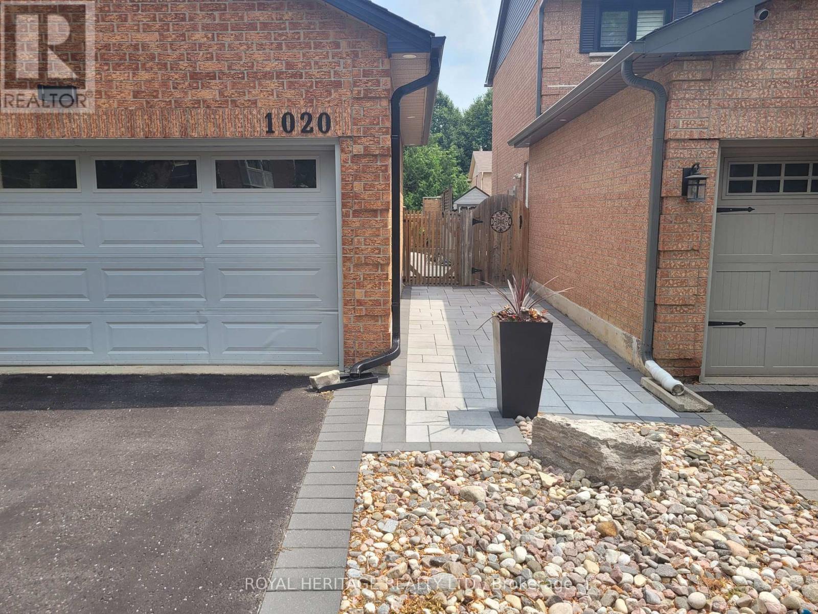 Photo de la propriété: 1020 Benton Crescent ON L1X 1N3