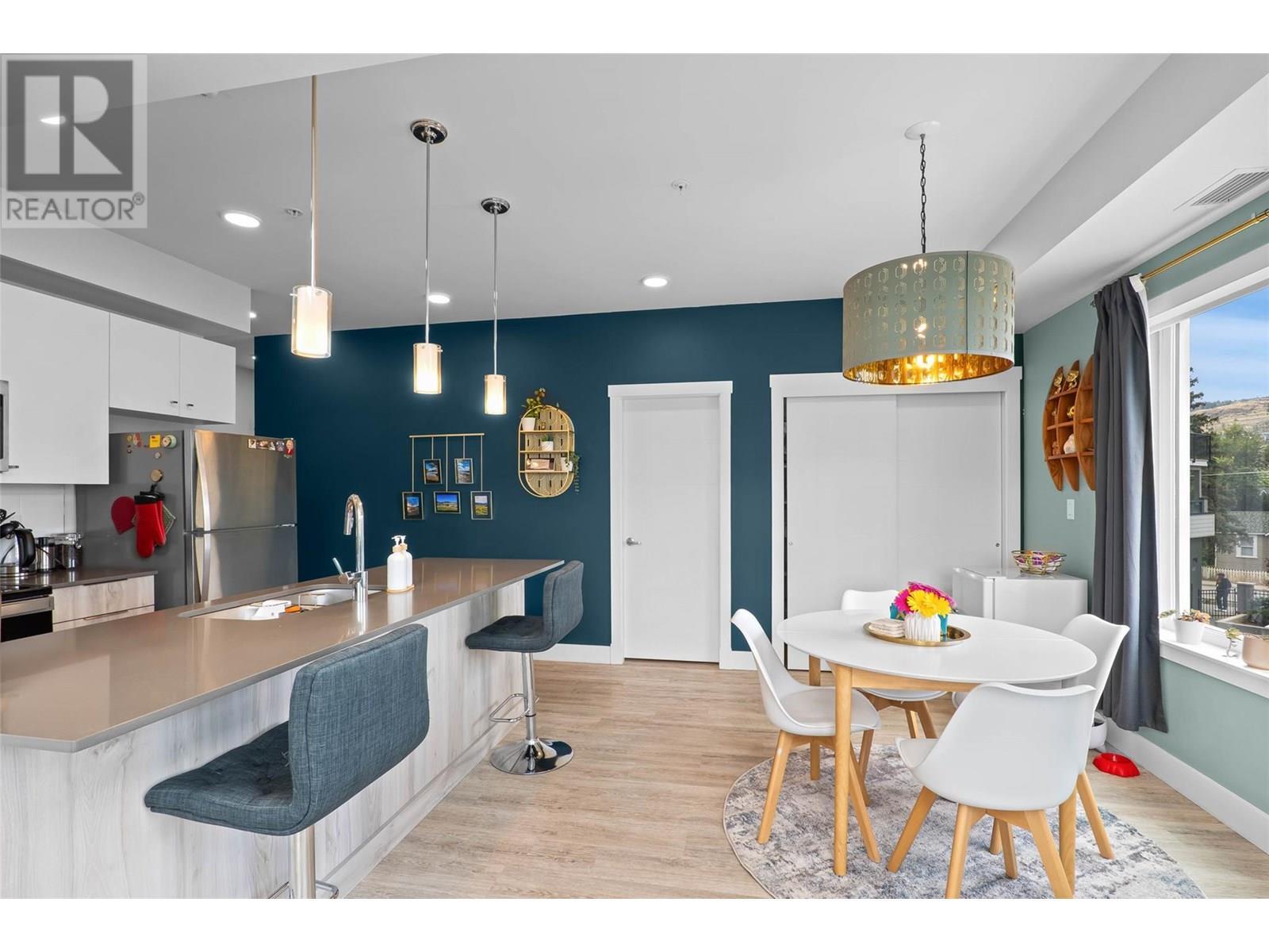 Property Photo:  107 Yew Street 201  BC V2B 3H5 