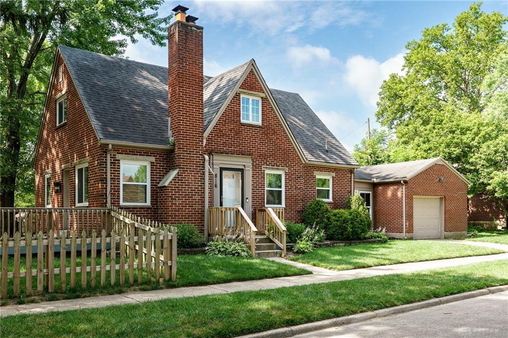 Property Photo: 816 Gainsborough Road OH 45419