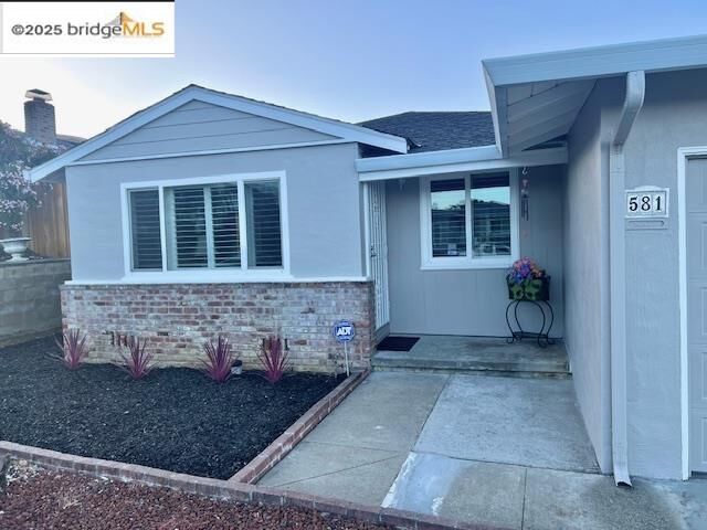 Property Photo:  581 Fairway Street  CA 94544 