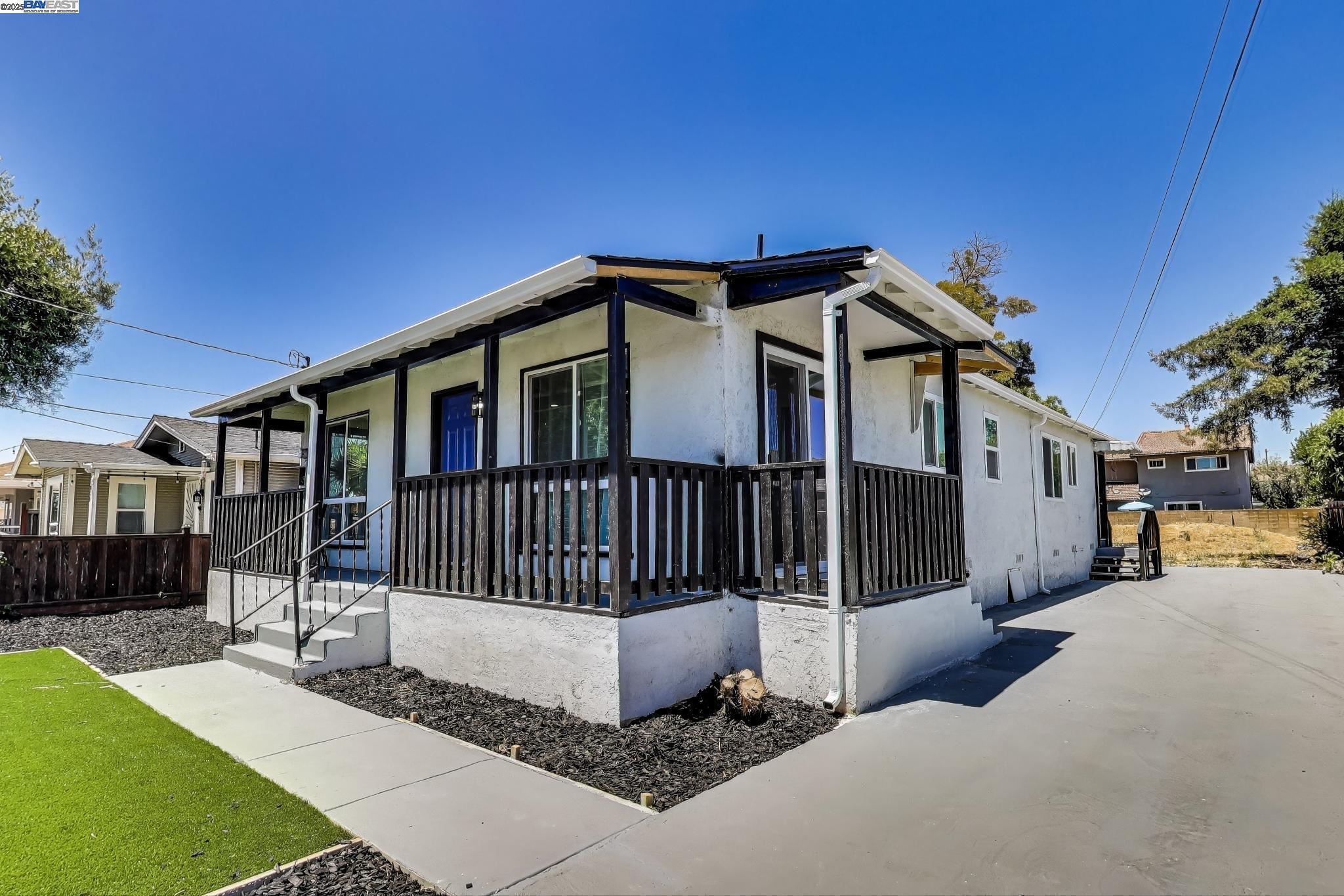 Property Photo: 959 Folsom Ave CA 94544