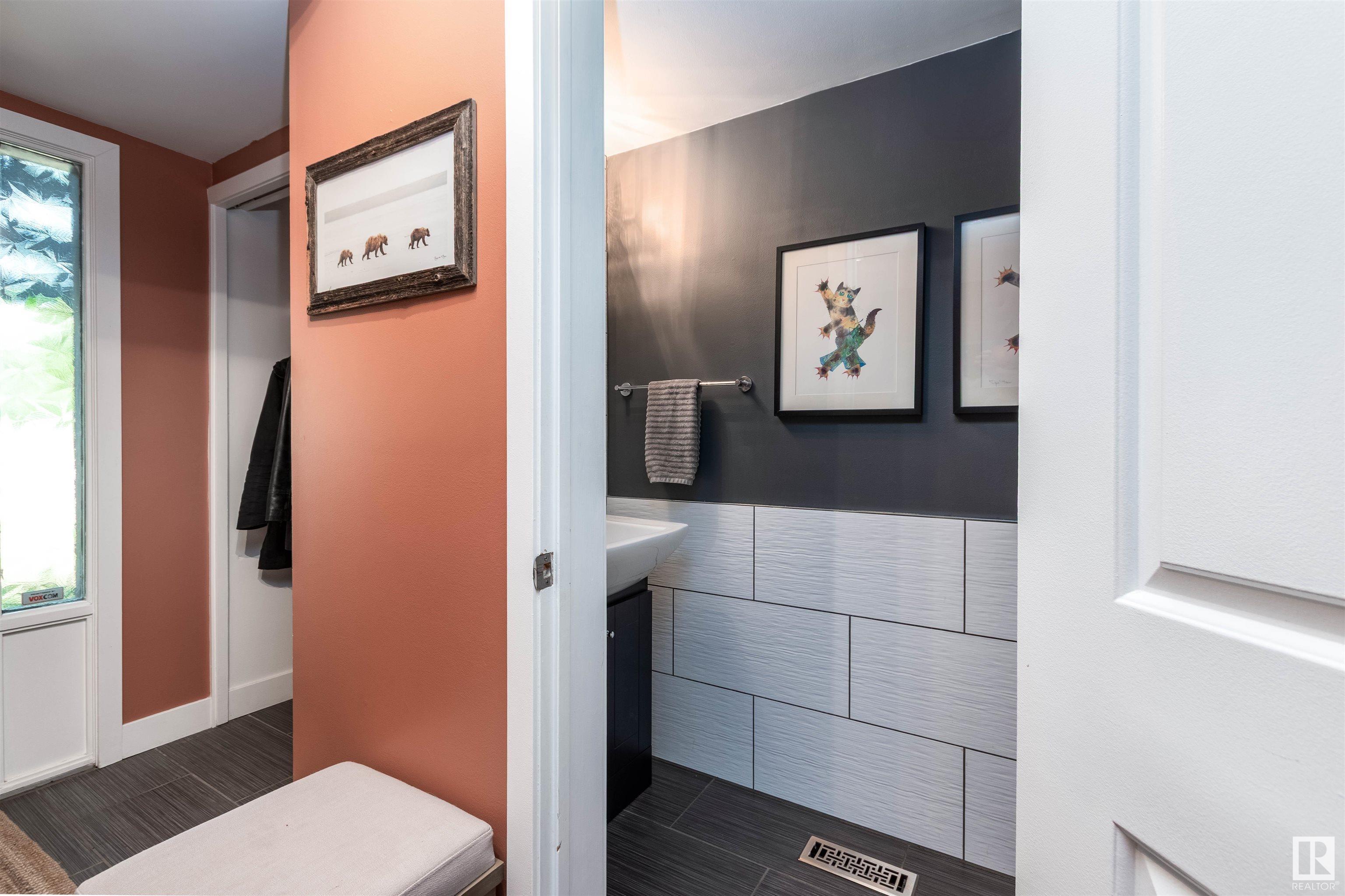 Property Photo:  614 Woodbridge Way  AB T8A 4E4 