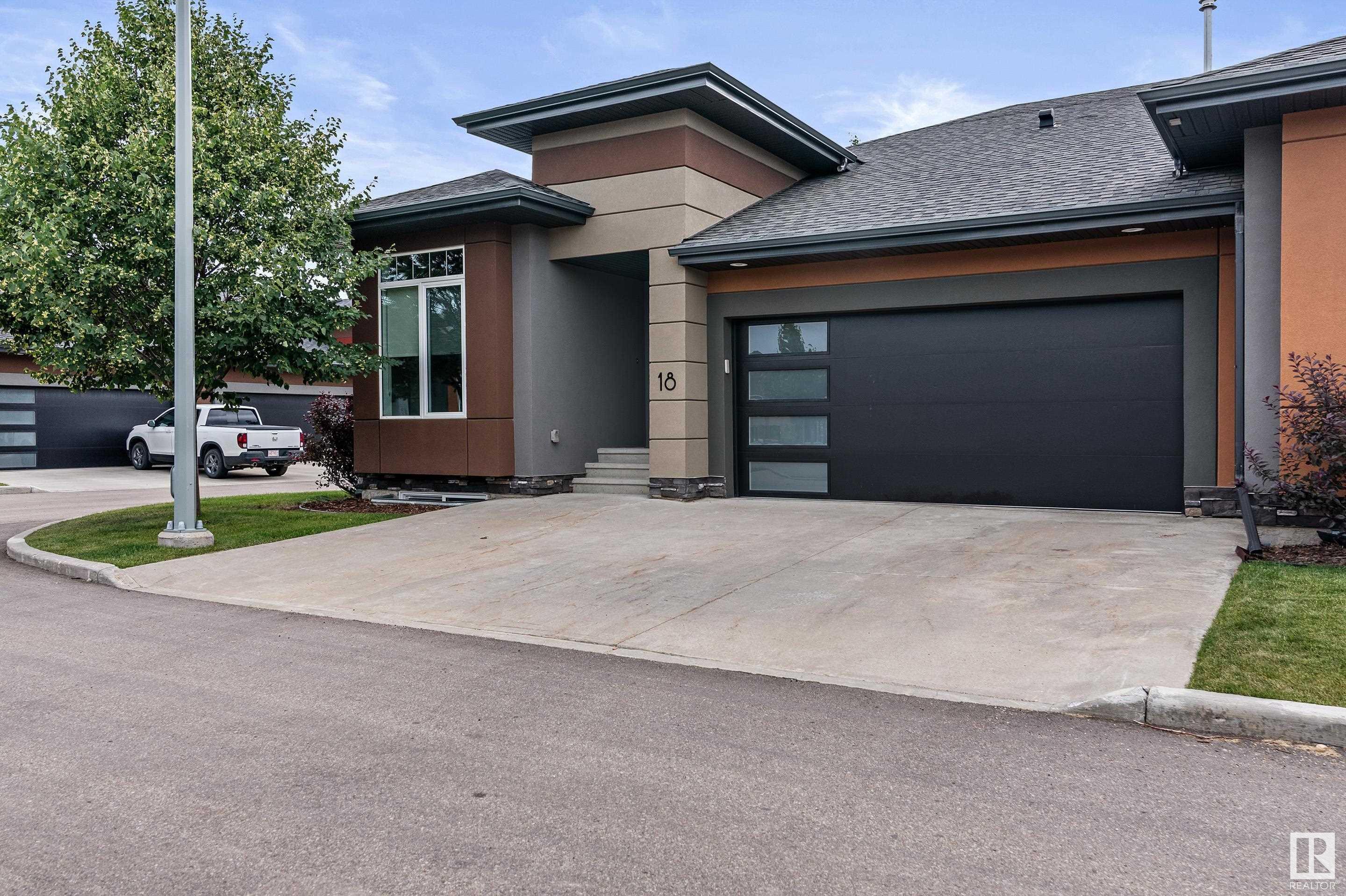Photo de la propriété: 4517 190A Street NW 18 AB T6M 0R4