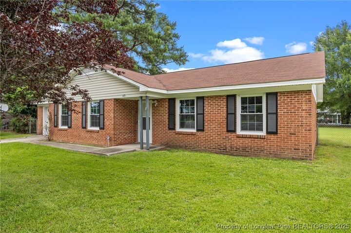 Property Photo: 615 Wallingford Court NC 28314