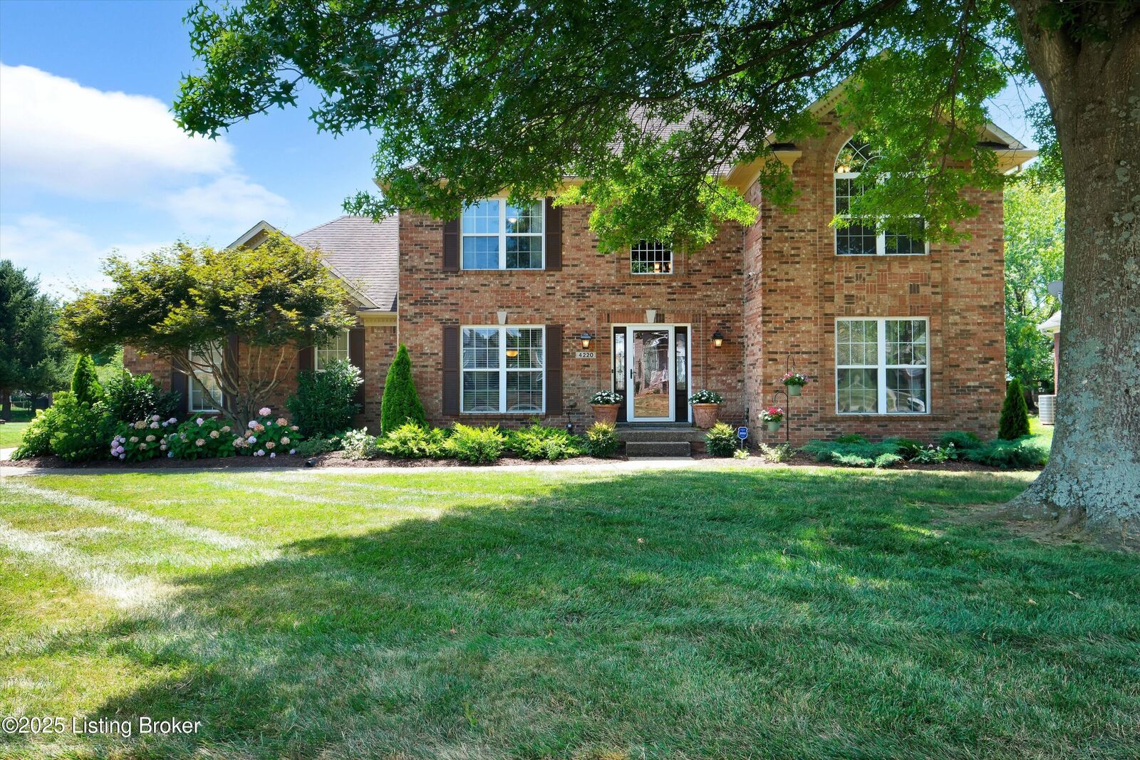 Property Photo:  4220 Stilger Cir  KY 40299 