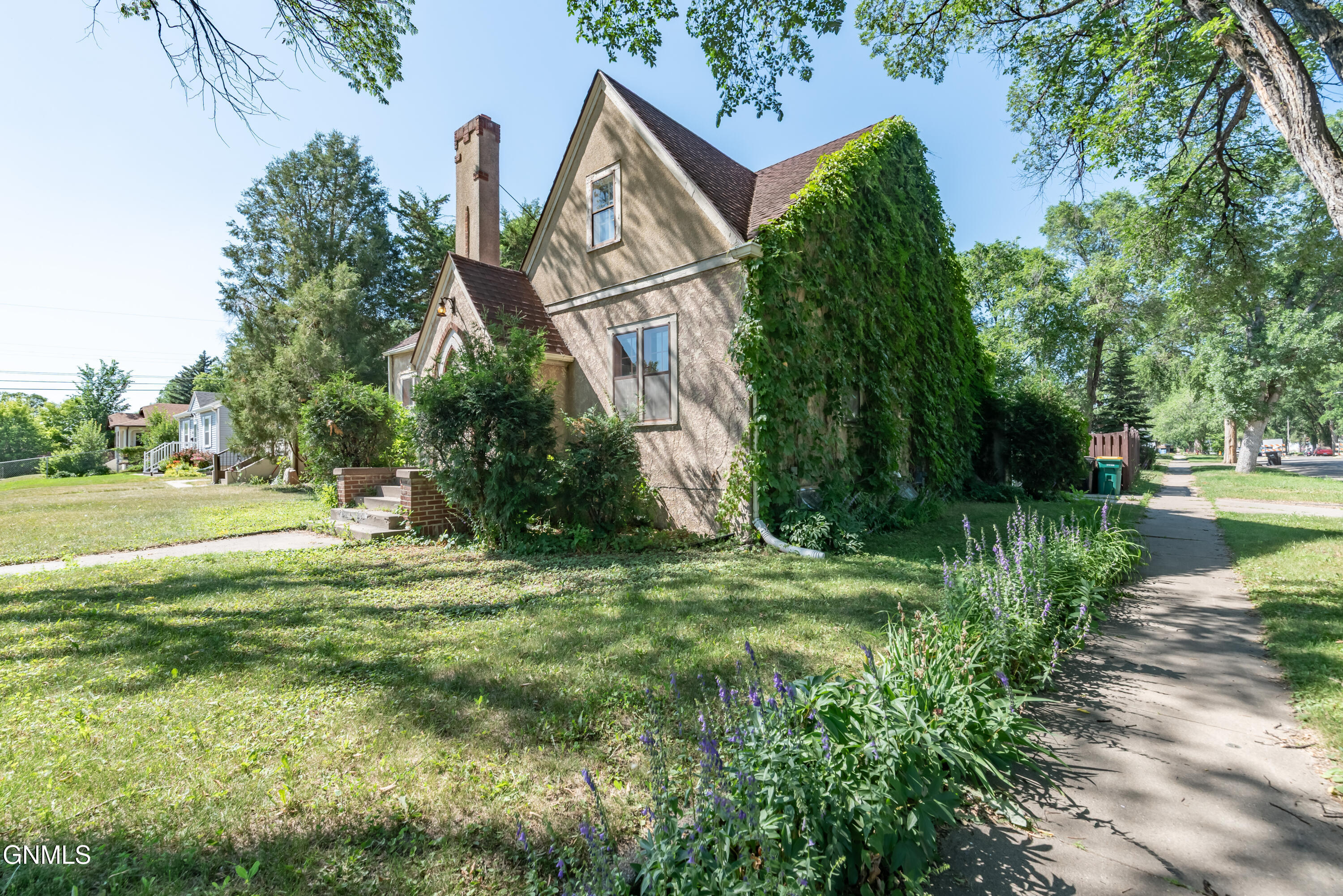 Property Photo: 1120 C Avenue E ND 58501