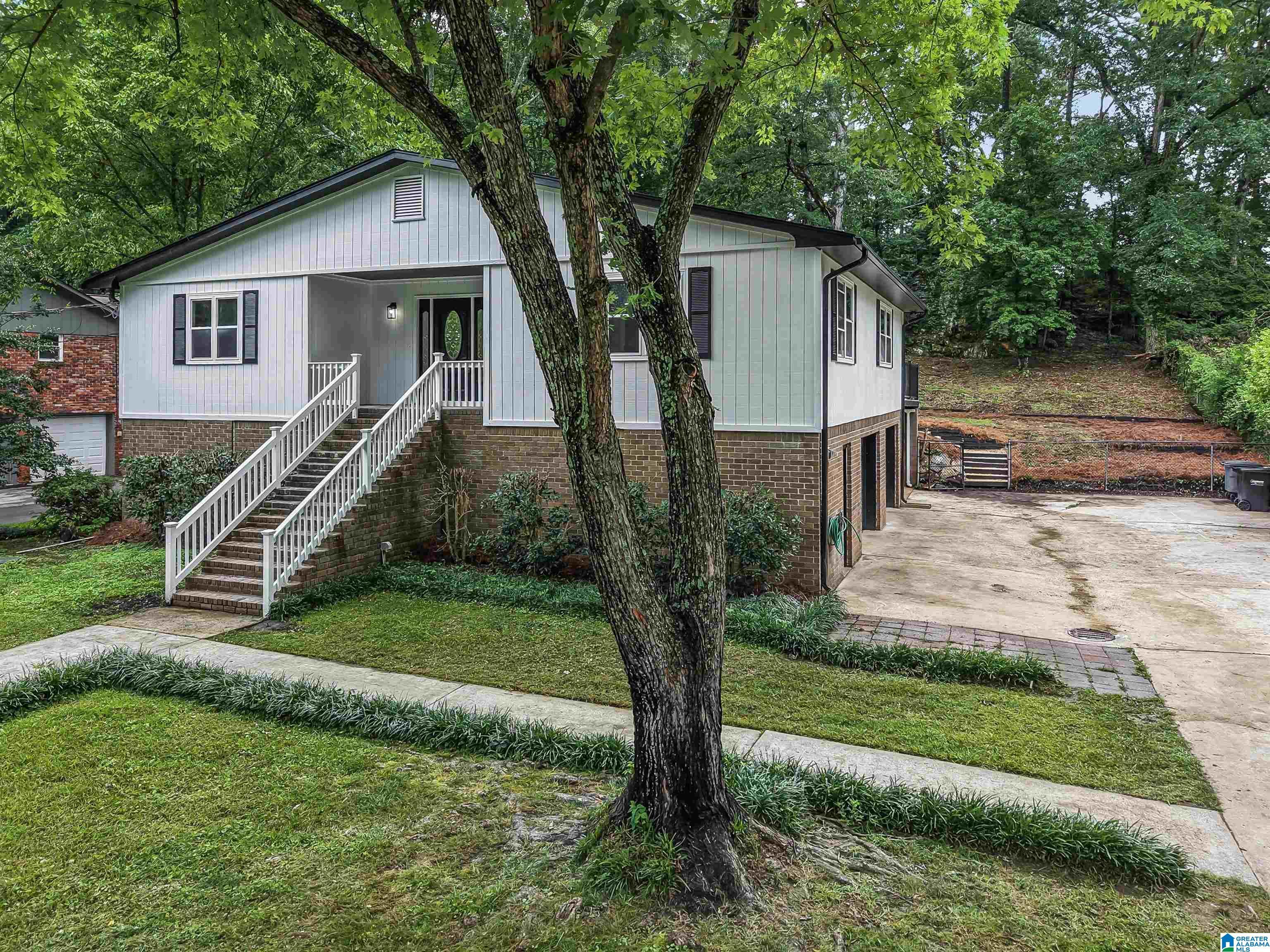 Property Photo:  113 Woodland Circle  AL 35173 