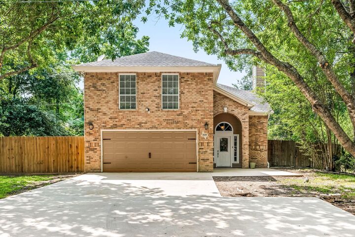 Property Photo: 600 Crystal River Road TX 77316
