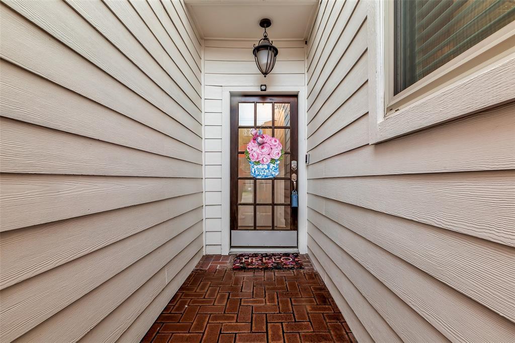 Property Photo: 2555 Bering Drive 17 TX 77057