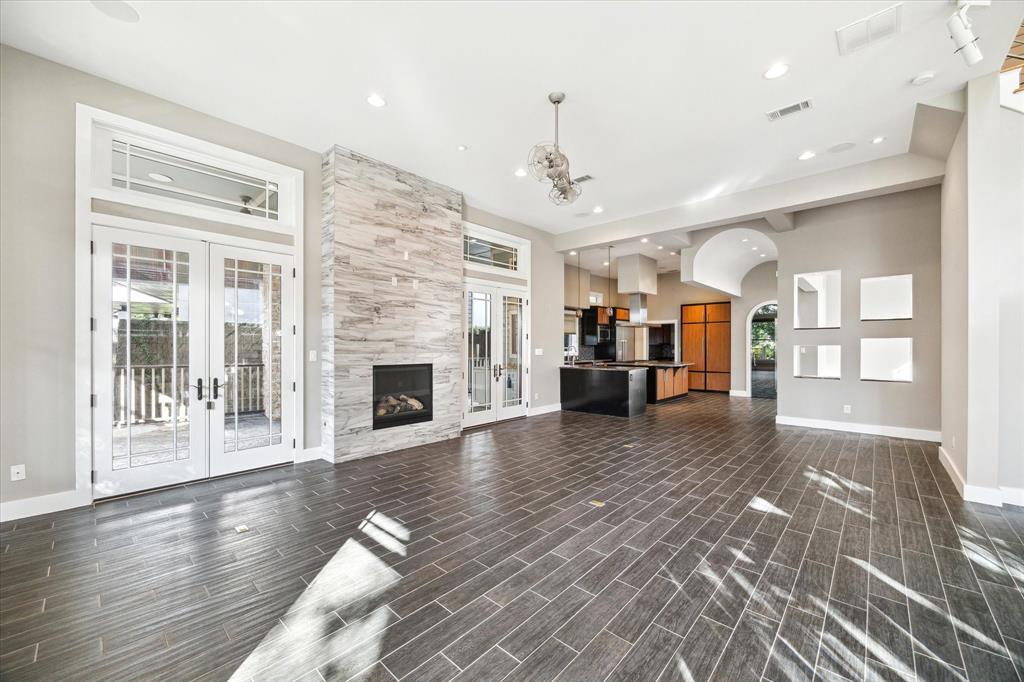 Property Photo:  2120 White Oak Drive  TX 77009 