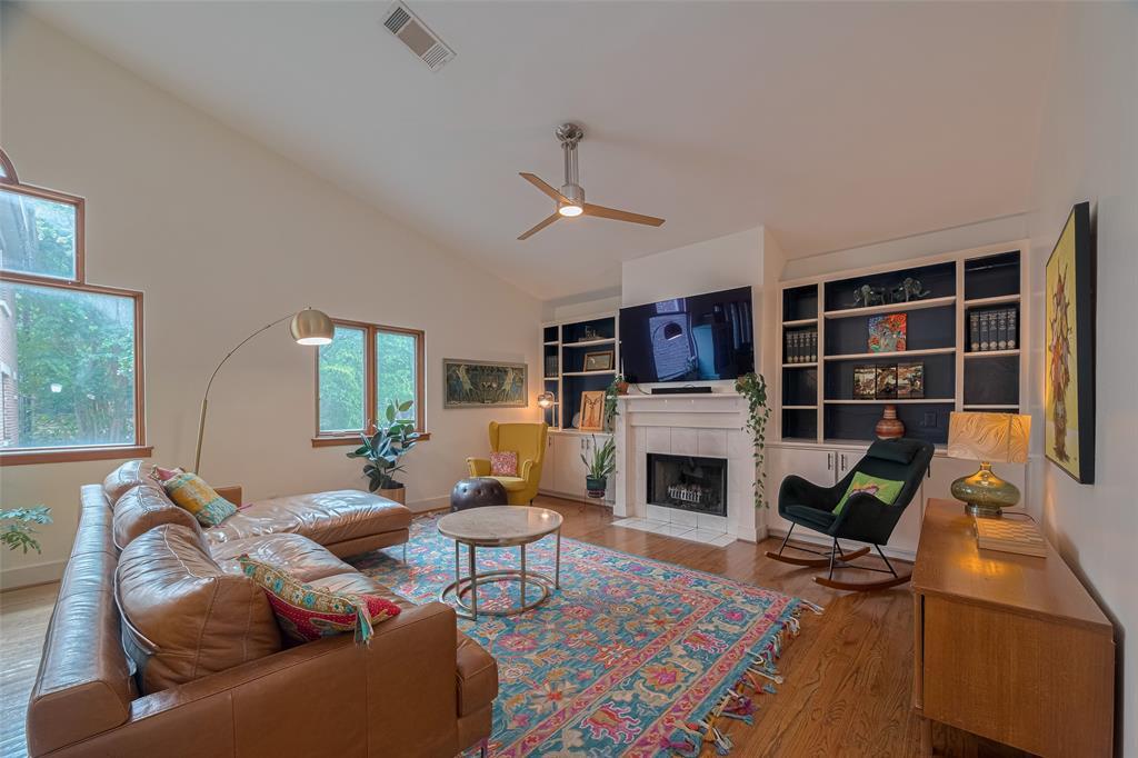 Property Photo:  308 Dennis Street  TX 77006 