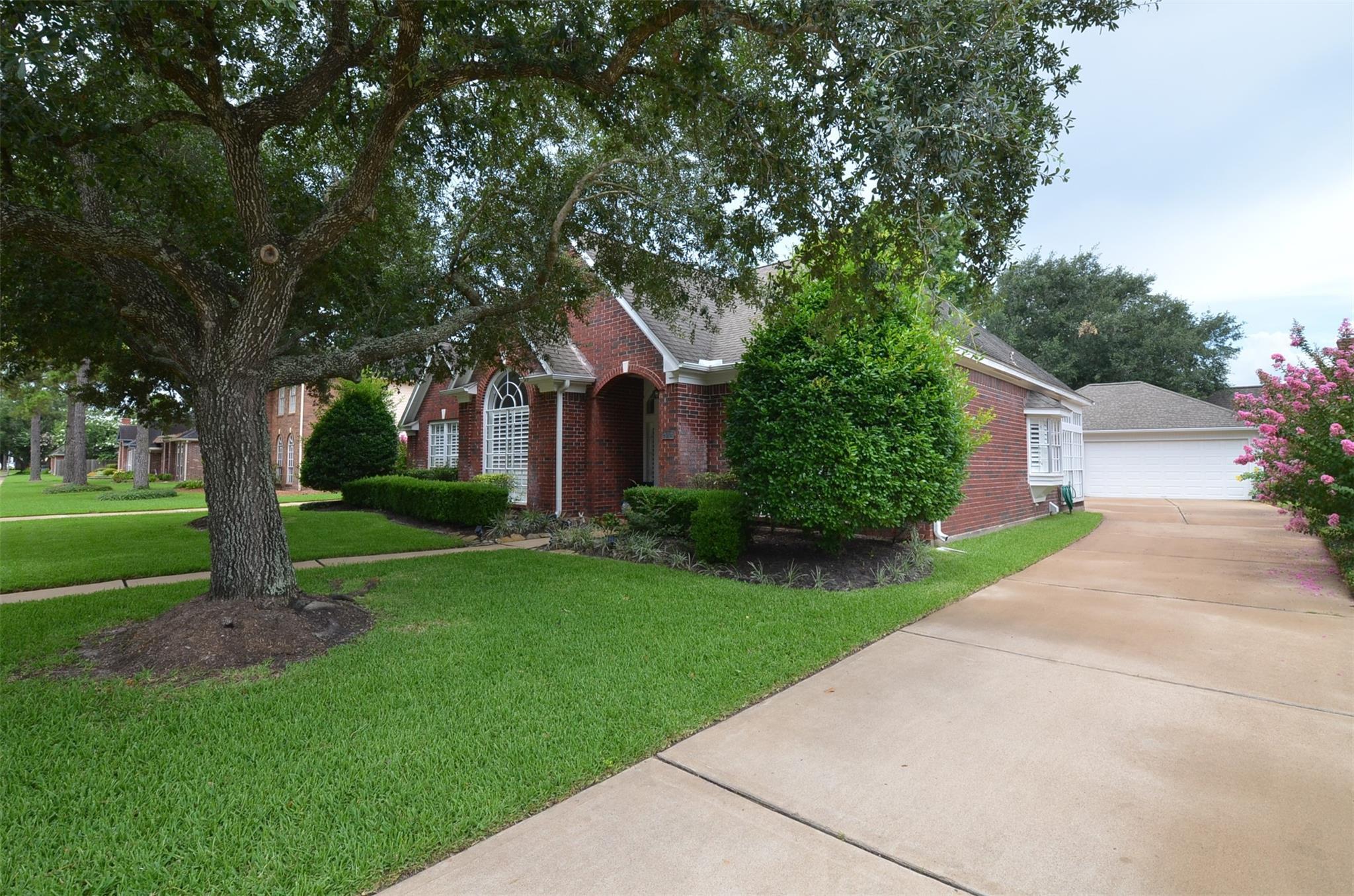 Property Photo: 2014 Shadow Forest Drive TX 77494