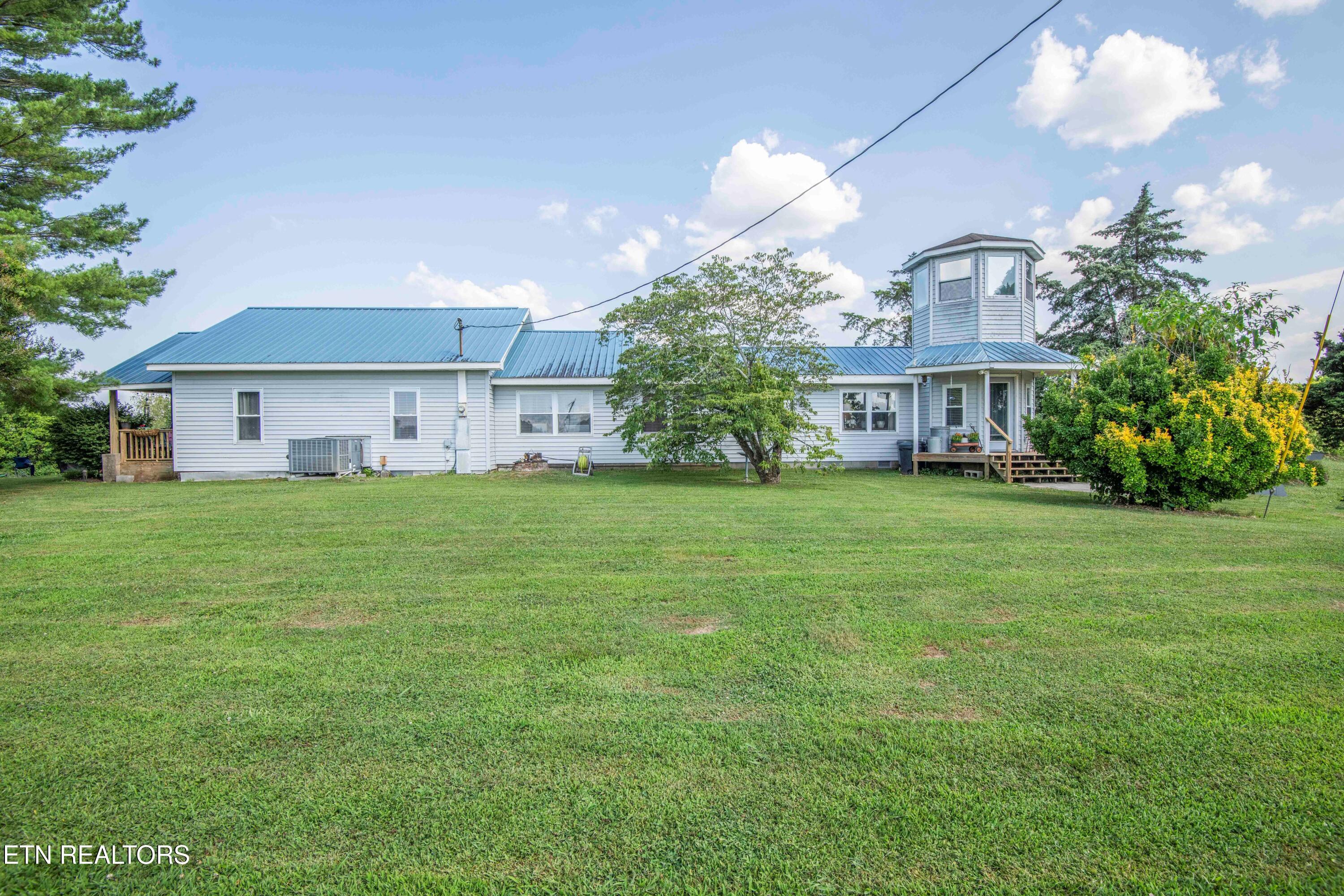 Property Photo: 916 W Copeland Drive TN 37849