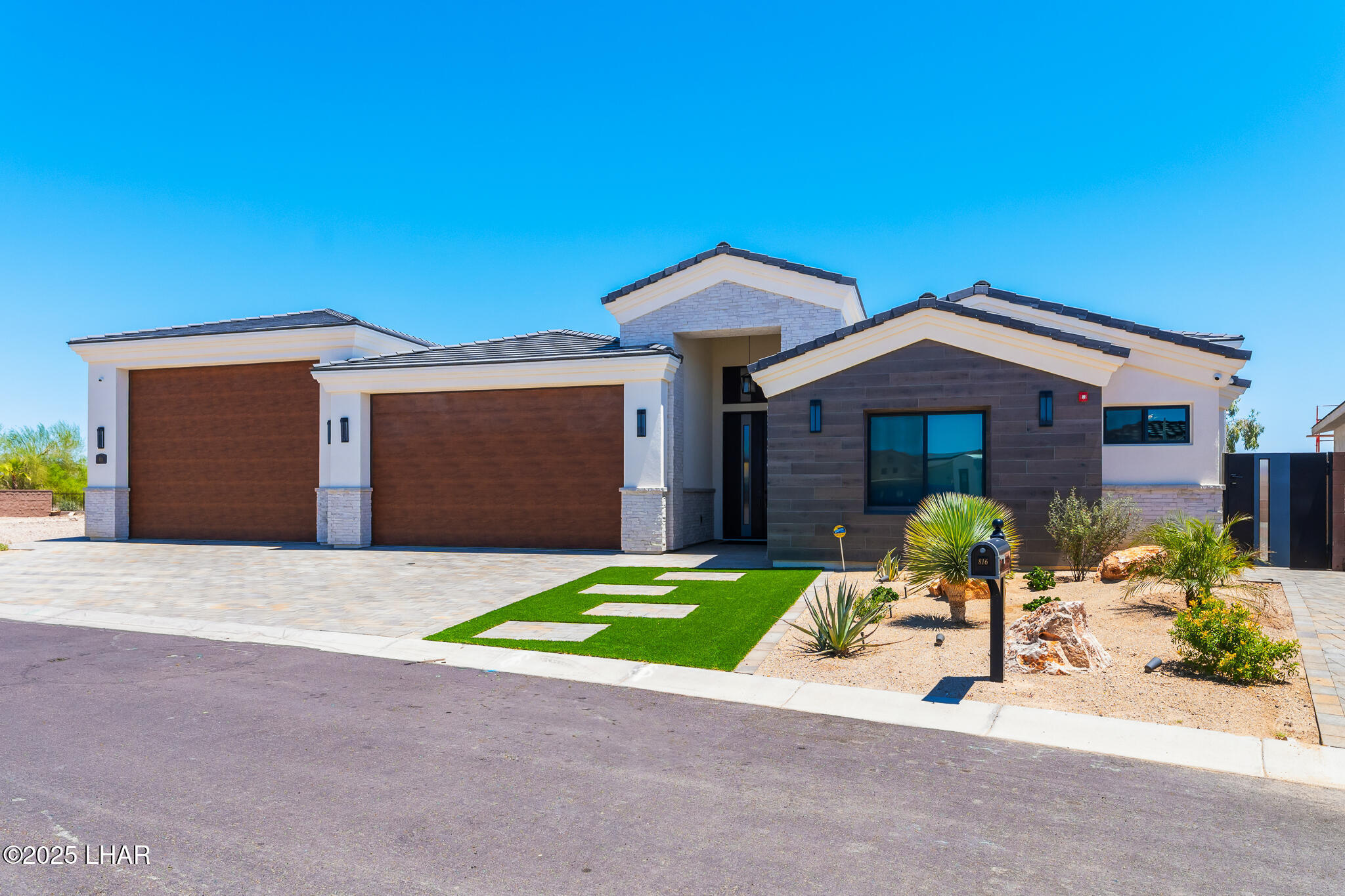 Property Photo: 816 Isola Bella Loop AZ 86403