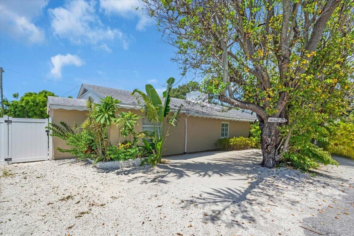 Property Photo:  1761 Siesta Drive  FL 34239 