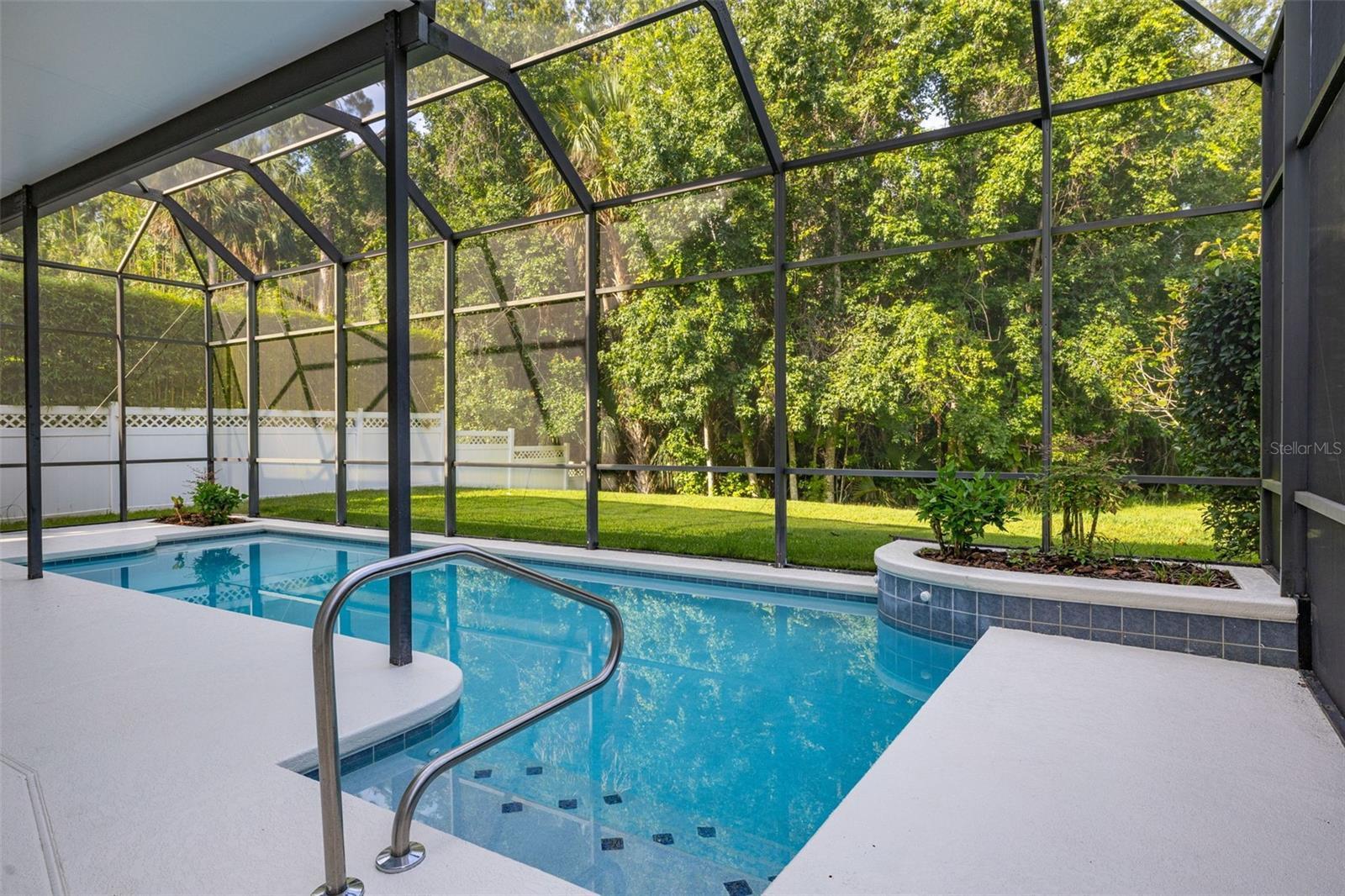 Property Photo:  900 Greenlawn Street  FL 34747 