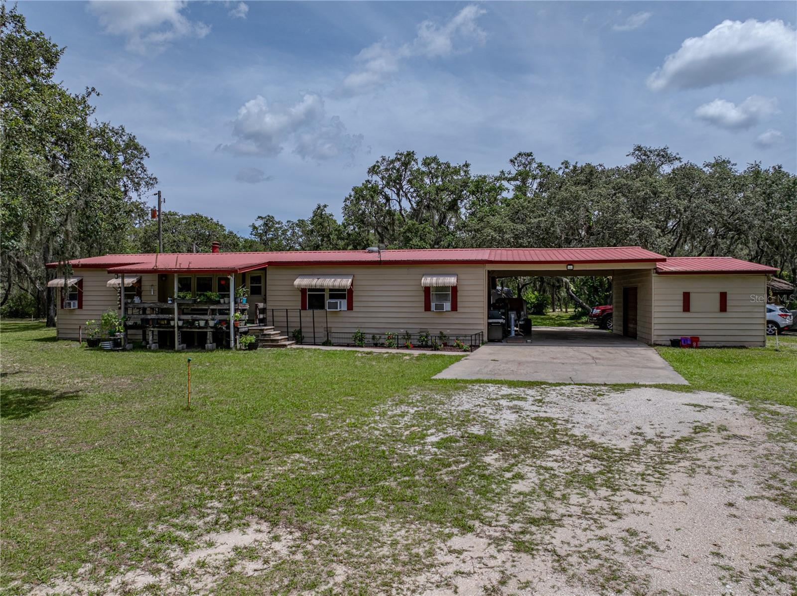 Property Photo: 2015 Tiger Creek Trail FL 33898