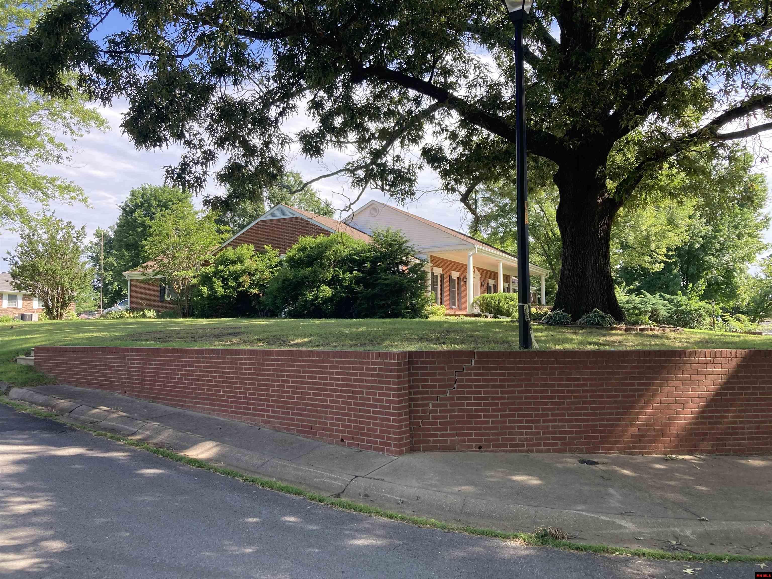 Property Photo: 1512 Manor AR 72653