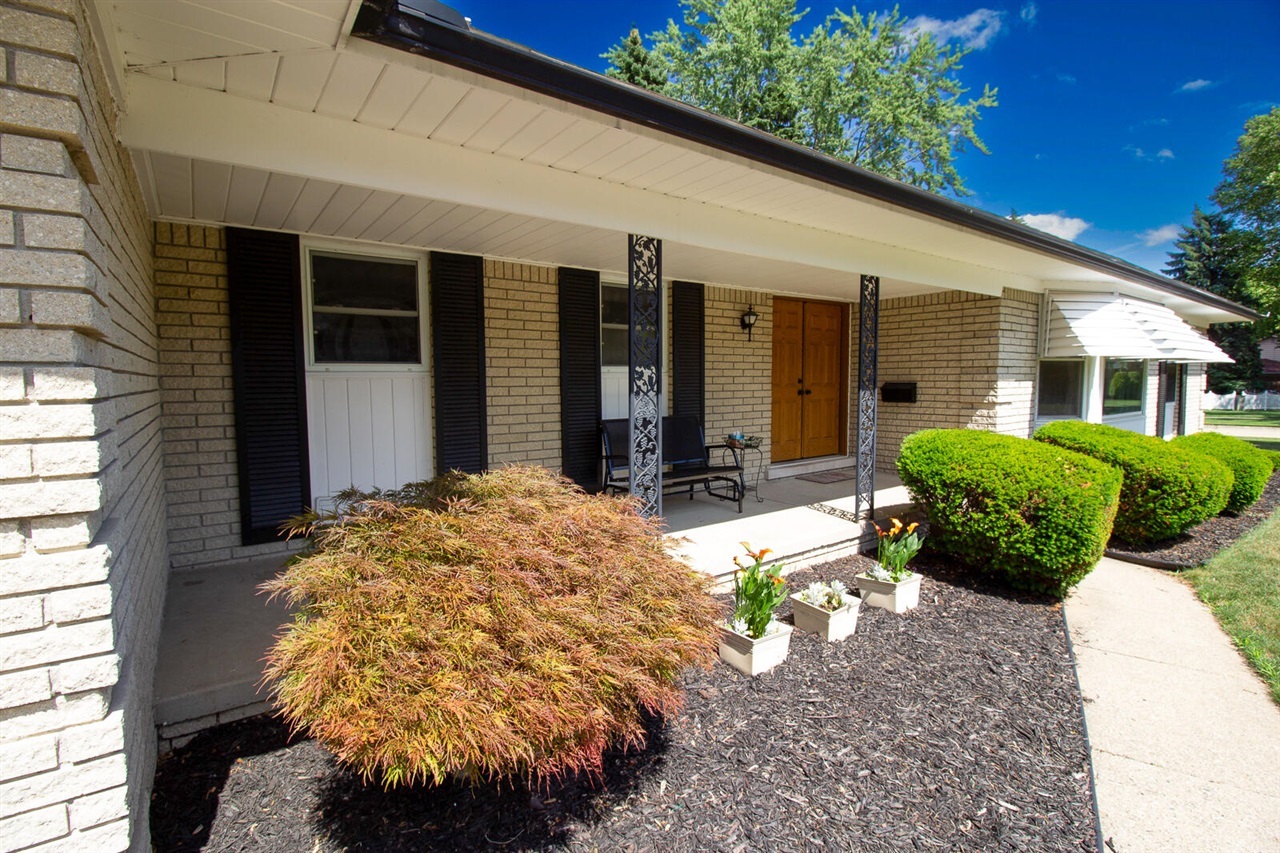 Property Photo: 32040 Aline Drive MI 48093-1145