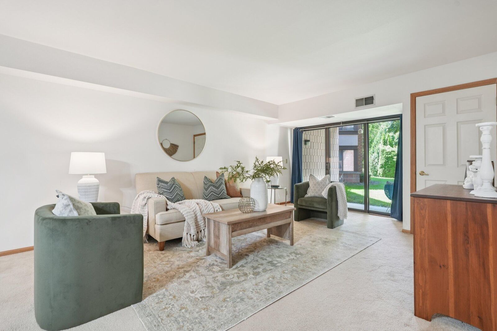 Property Photo: 1600 W Green Tree B Rd 130 WI 53209