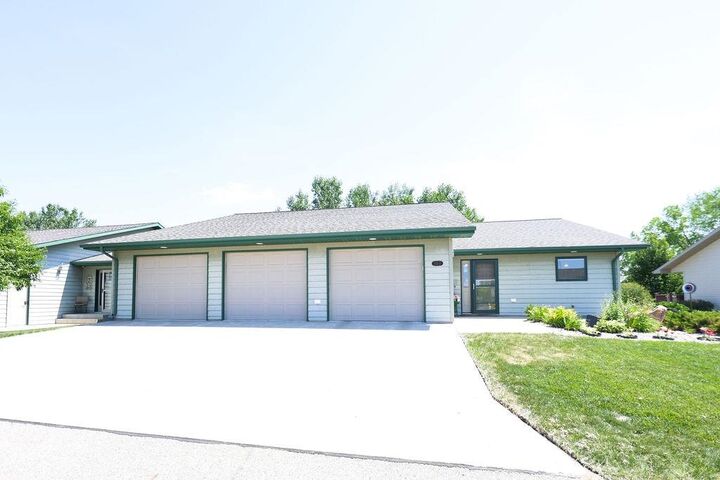 525 34th Ave SW #D  Minot ND 58701 photo