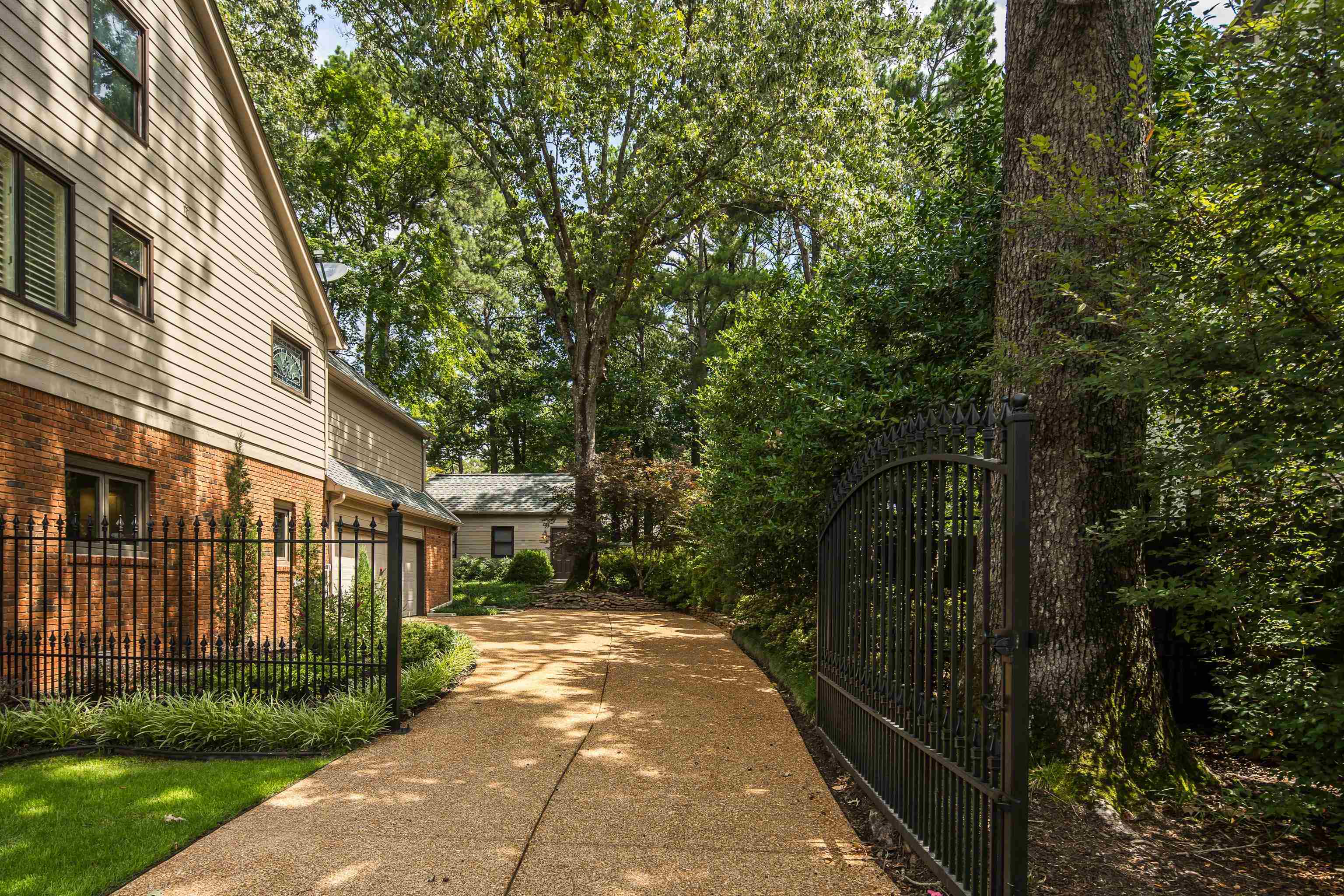 Property Photo: 8494 Woodlane Dr TN 38138