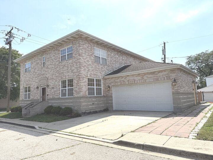Property Photo: 1136 Park Place IL 60104