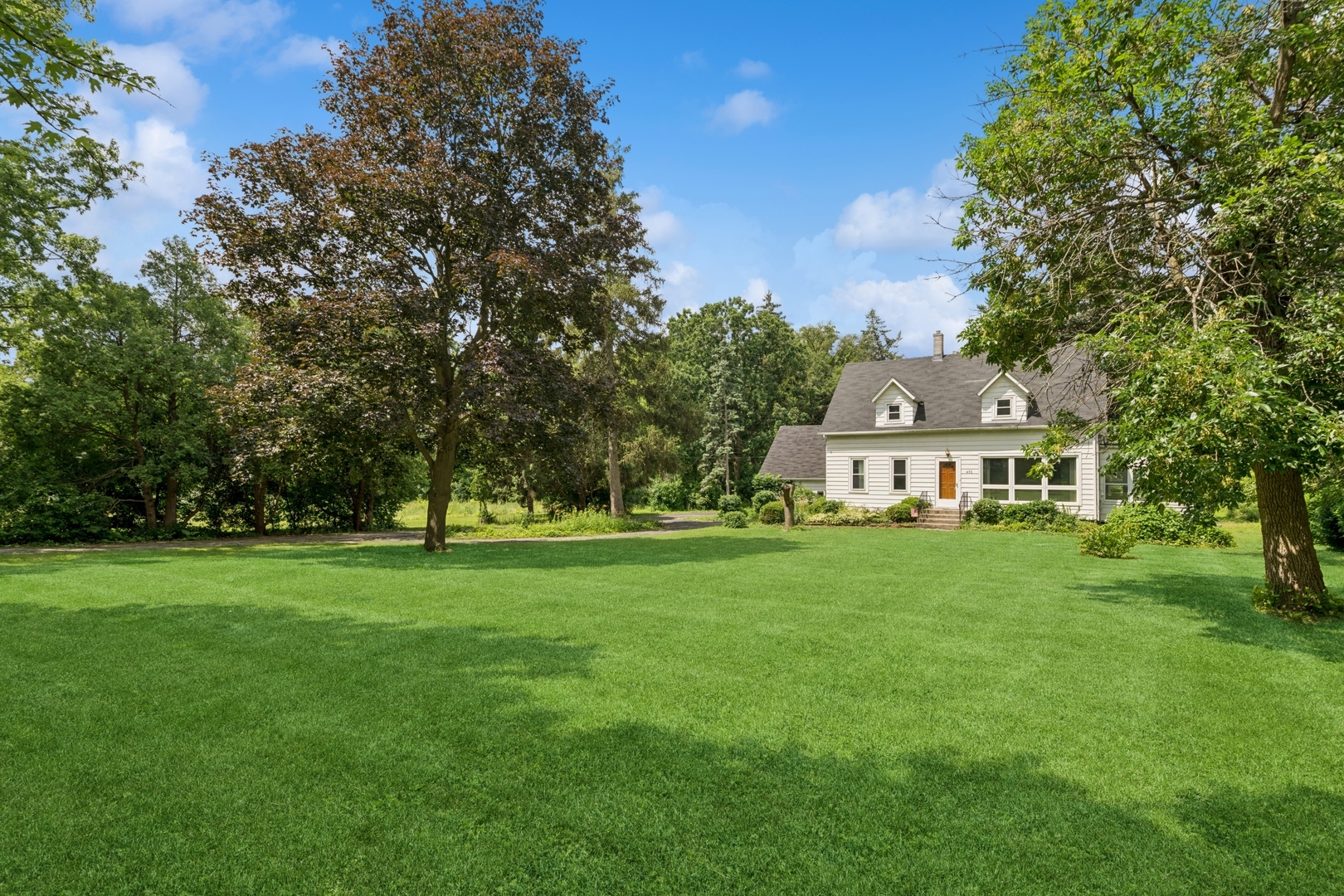 Property Photo: 456 Grove Street IL 60191
