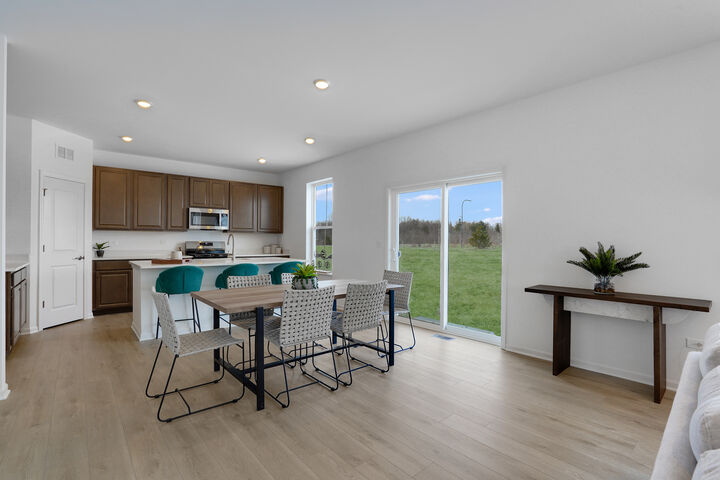 Property Photo:  613 Lismore Circle  IL 60124 