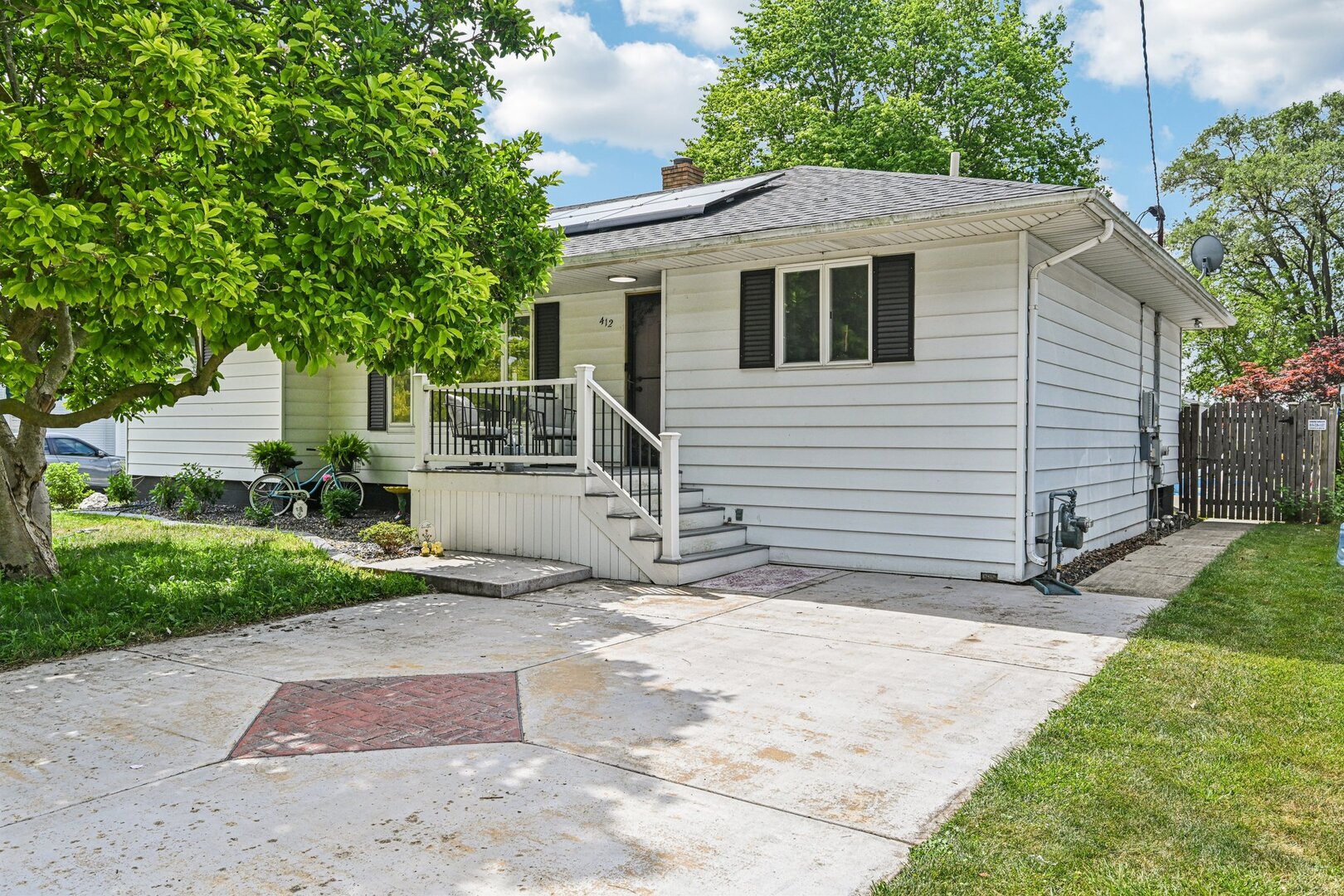 Property Photo: 412 E South Street IL 60468