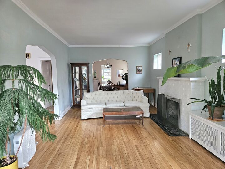 Property Photo:  6515 N Maplewood Avenue  IL 60645 