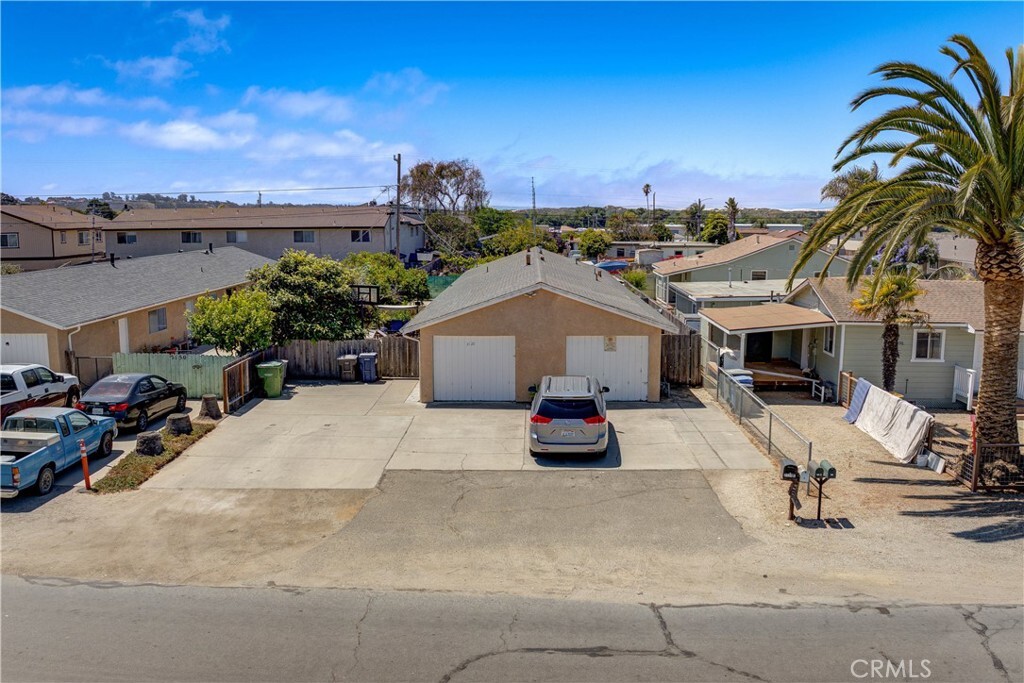 Property Photo:  2120 Ocean Street  CA 93445 