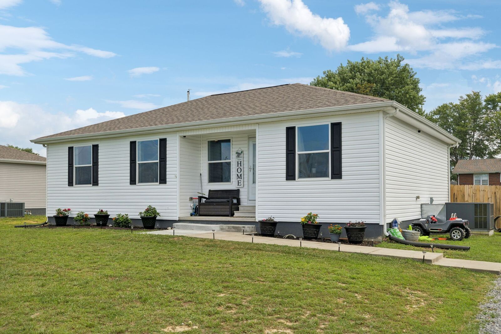 Property Photo:  906 Freeman St  TN 37083 