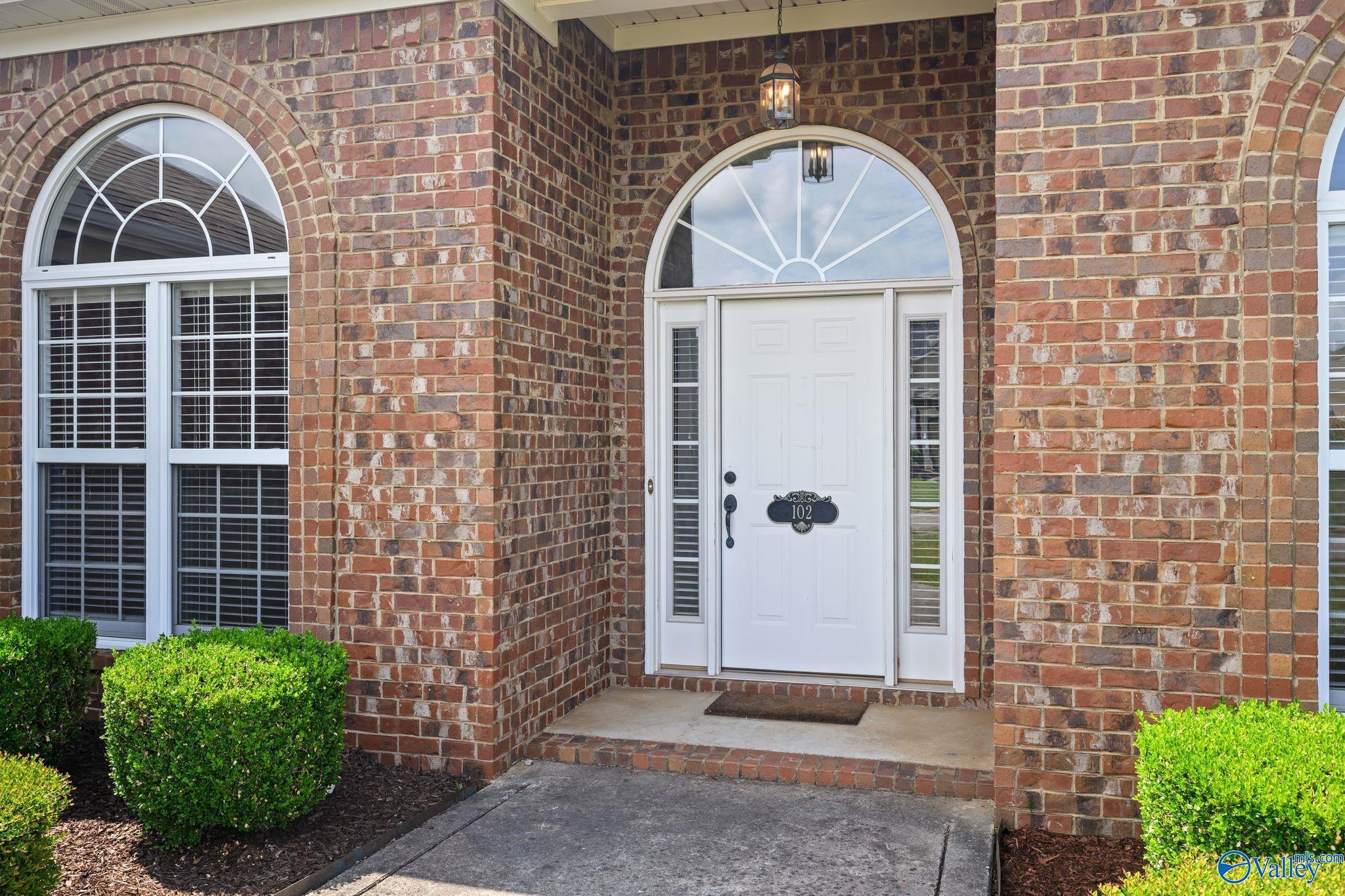Property Photo:  102 Mabscott Drive  AL 35758 