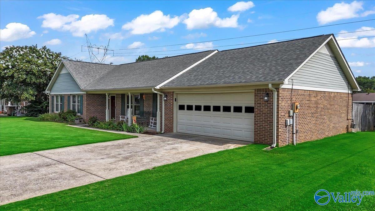 Property Photo: 2216 Carleton Drive SW AL 35603