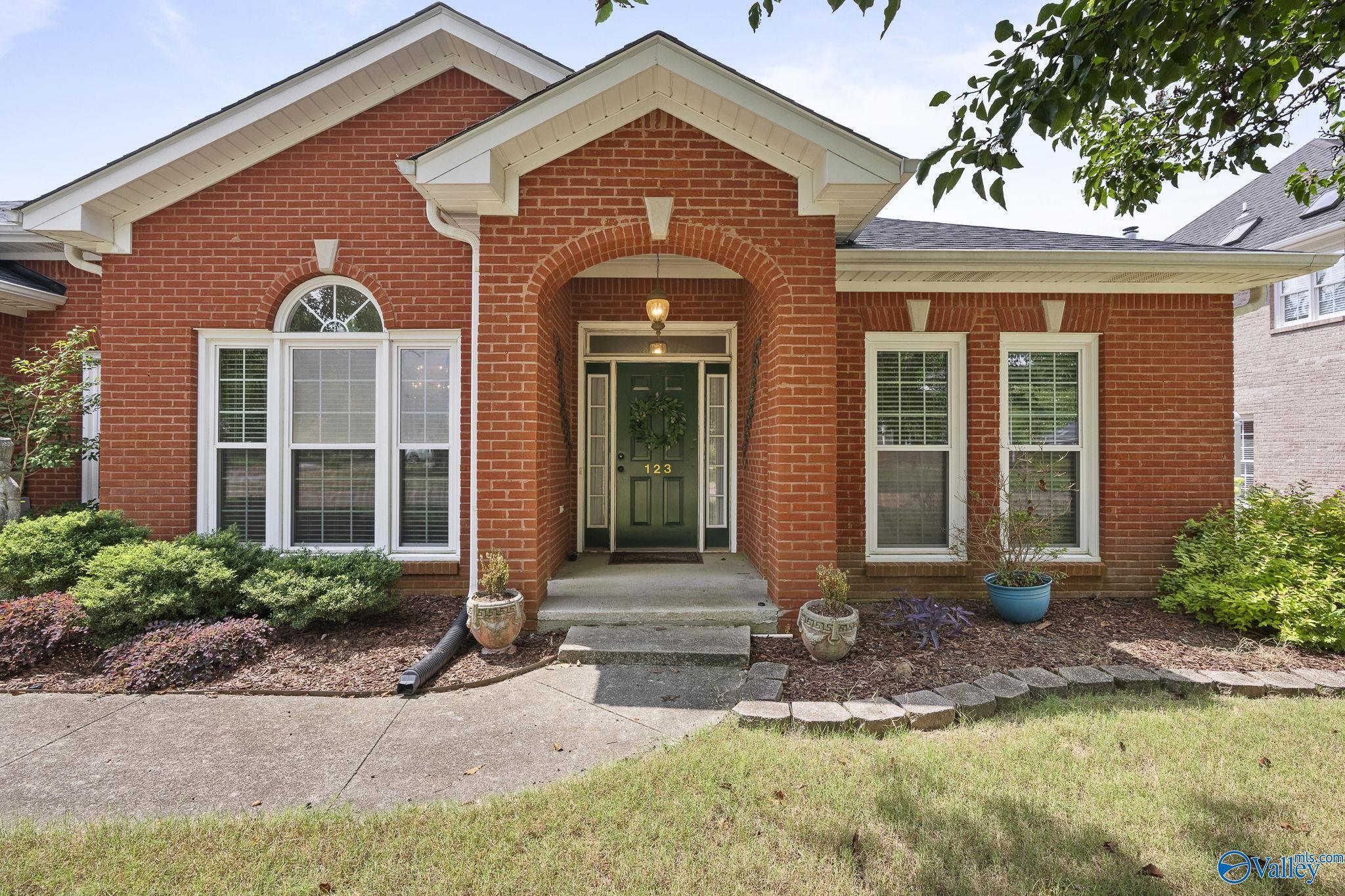 Property Photo: 123 Cheval Blvd AL 35741