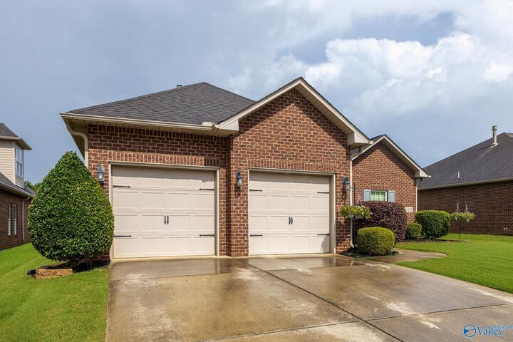 Property Photo: 120 Somerset Park Drive AL 35811