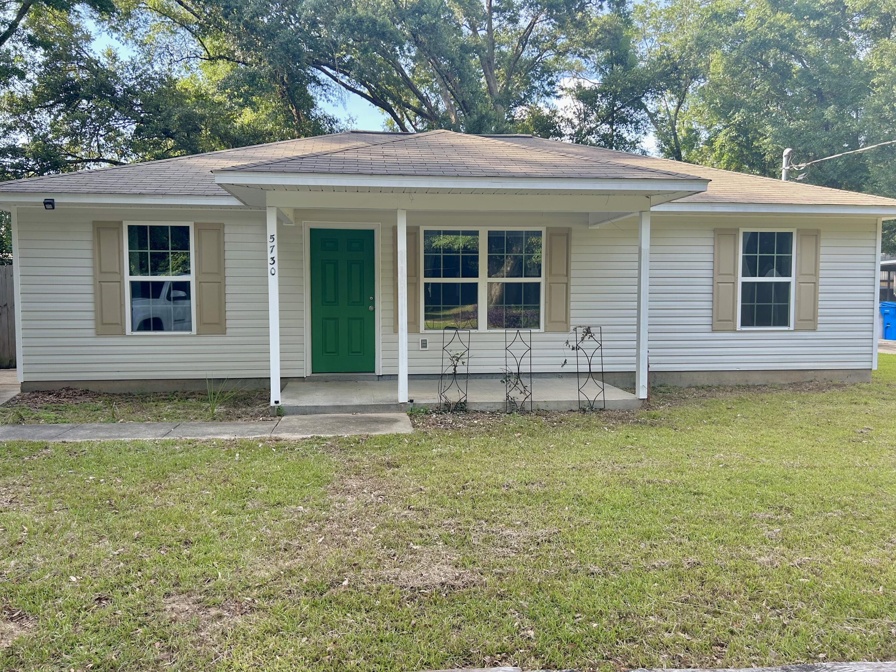 Property Photo: 5730 Ridge Avenue FL 32583