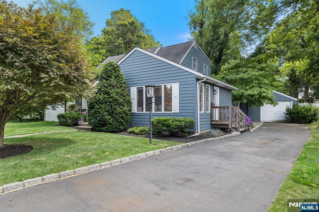 Property Photo:  11 Dean Court  NJ 07070 