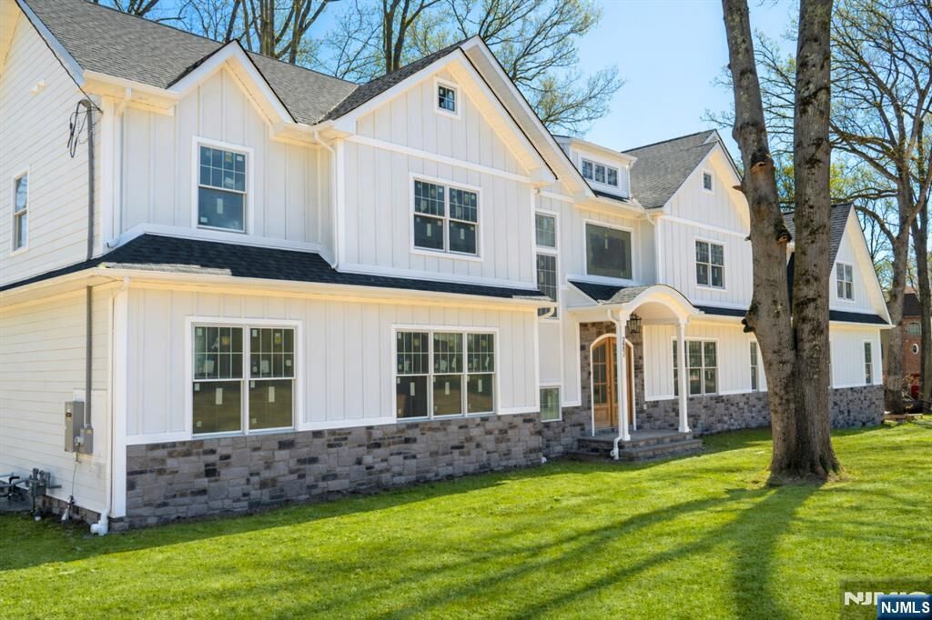 Property Photo:  263 Arbor Road  NJ 07417 